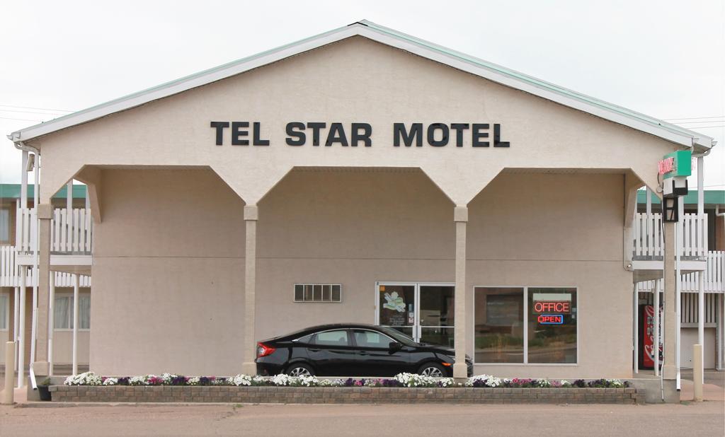 Tel Star Motel Brooks Exterior photo