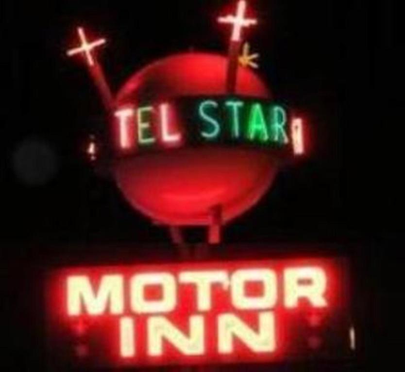 Tel Star Motel Brooks Exterior photo